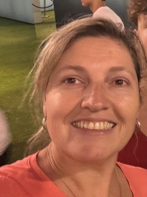 Adriana, 48