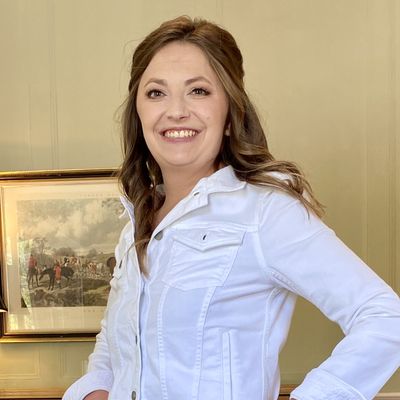 Elizabeth, 33