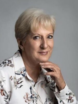 Julia, 69