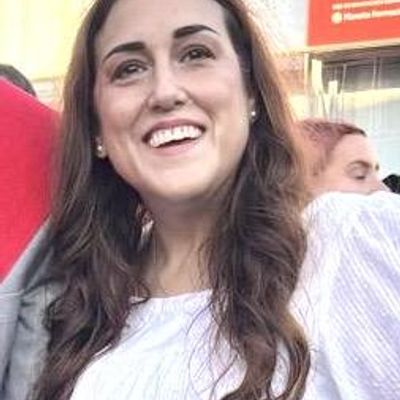 Claudia, 52