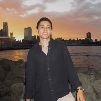 Manolo, 24