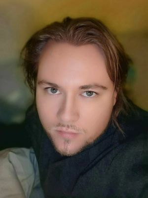 Maciek, 25