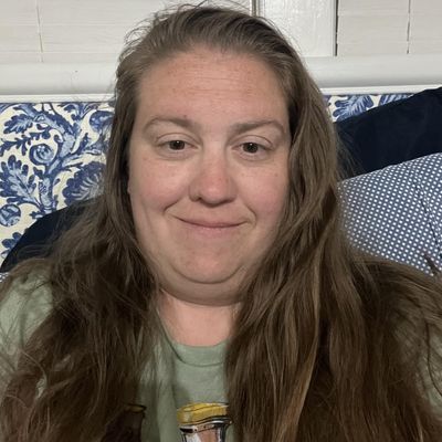 Lindsay, 35