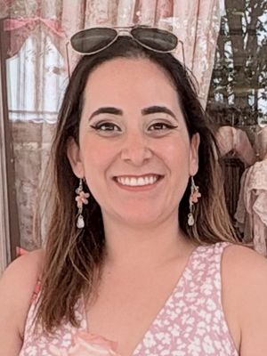 Ana, 26