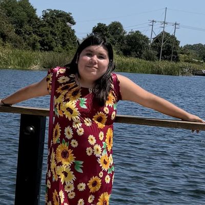 Laura, 23