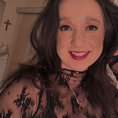 Carlie, 29