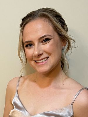 Elizabeth, 25