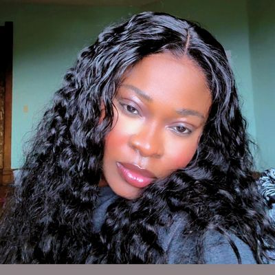 Ezinne, 28