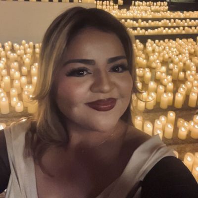 Janely, 29