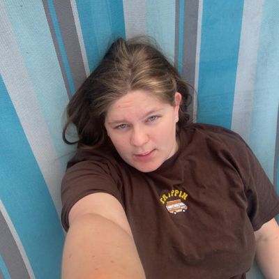 Izzy, 23