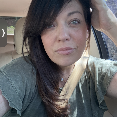 Michele, 44