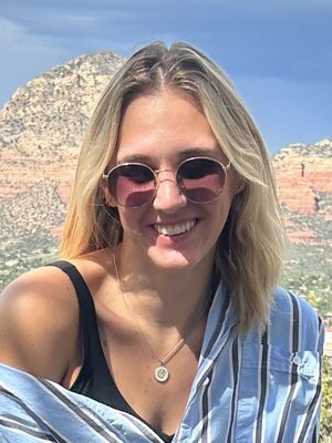 Sophie, 25