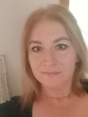 Iwona, 44