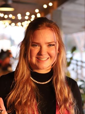 Helen, 24