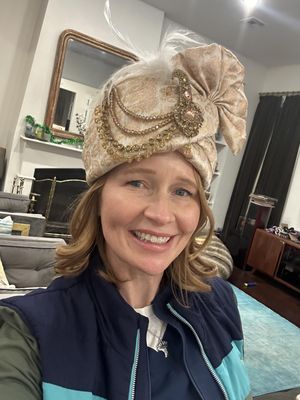 Caroline, 48