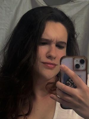 Caroline, 22