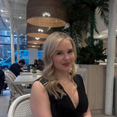 Monika, 29