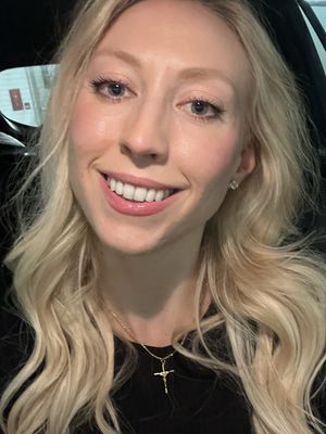 Veronika, 33