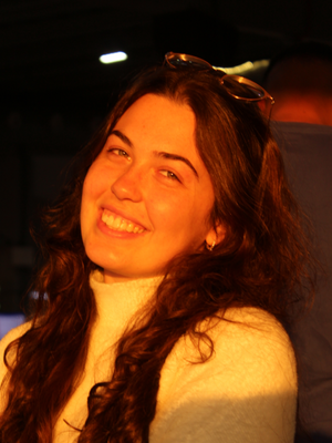 Manuela, 21