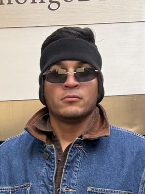 Alberto, 32