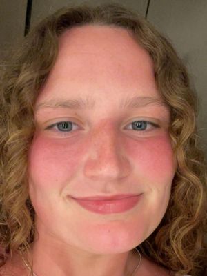 Hannah, 19