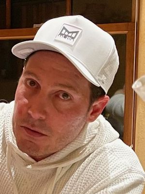 Joey, 42