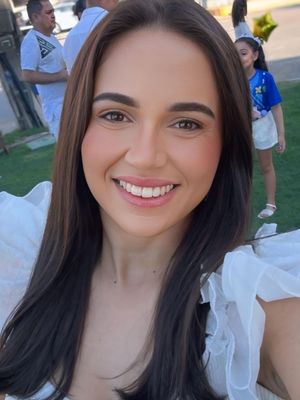 Elizabete, 33