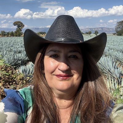 Rosa, 55