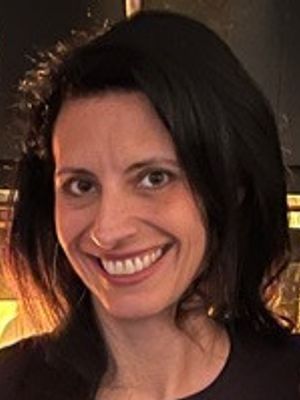 Caroline, 44