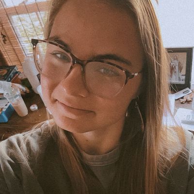 Caroline, 21