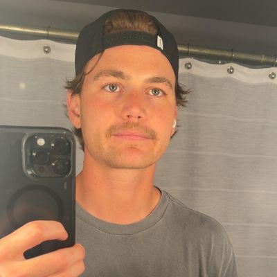 Alex, 33