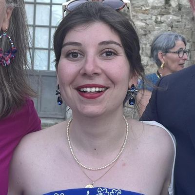 Marie Capucine, 25