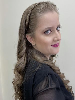 Ana Beatriz, 34
