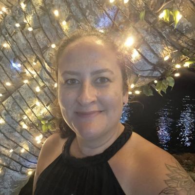 Fernanda, 42