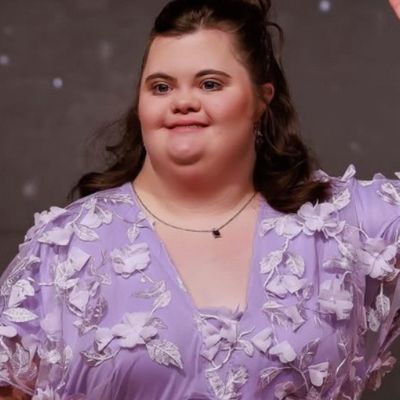 Katie, 22