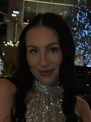 Carolyn, 23