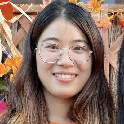 Caroline, 32