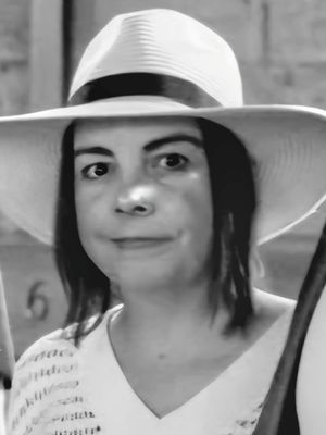 Elizabeth, 44