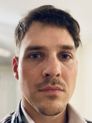 Thomas, 33