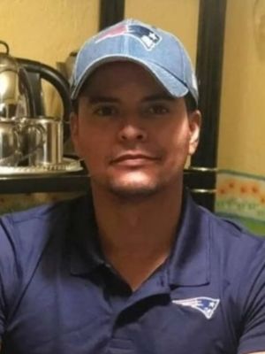 Moises, 42