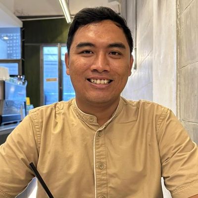 Adhi, 33