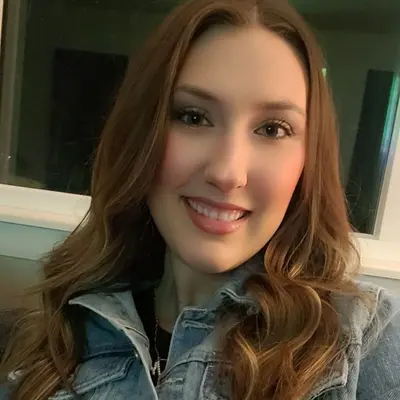Makenzie, 31