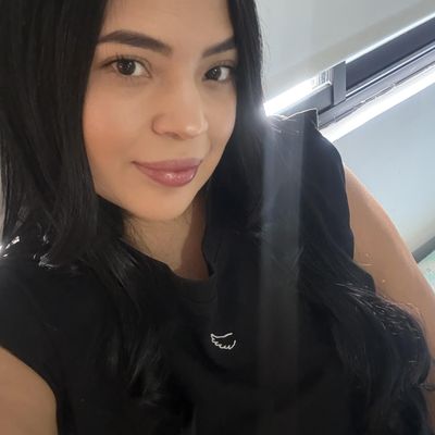 Camila, 33