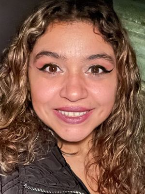 Abi, 28