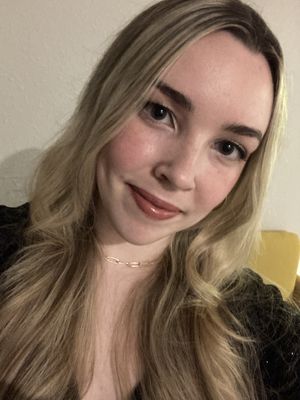 Corinne, 25