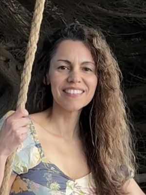 Micaela, 51