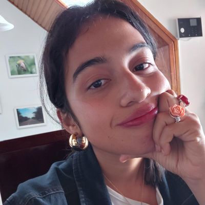Laura, 26