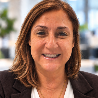 Adriana, 58