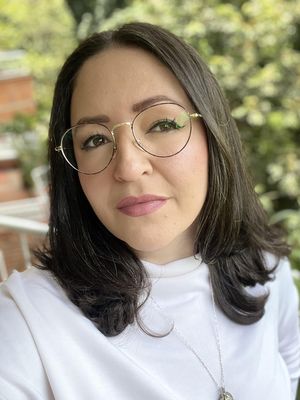Angela Maria, 39