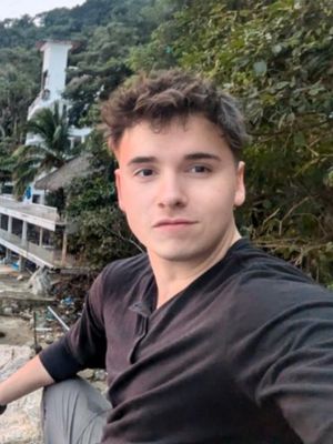 Carlos, 20